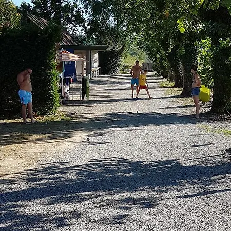 Camping Le Saint-jacques Kemp 2*